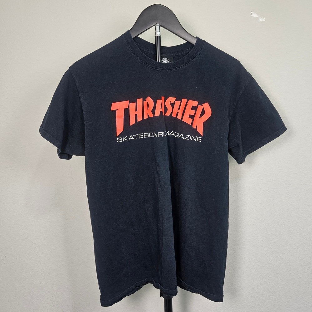 Thrasher Skateboard Magazine Shirt Mens Medium Black Red Logo Graphic Tee Skater
